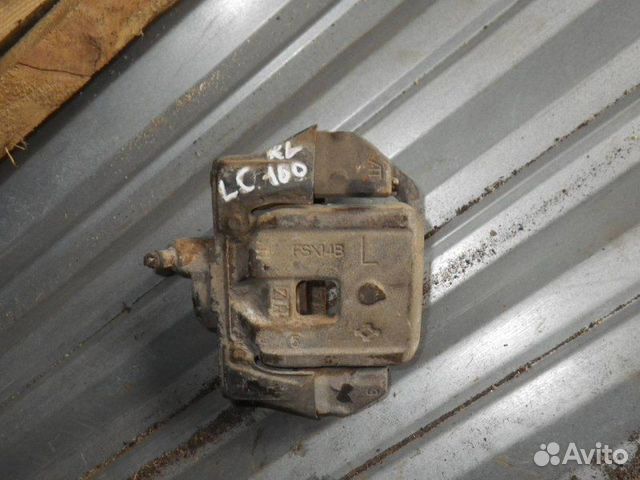 Суппорт задний левый (в сборе со скобой) Toyota La