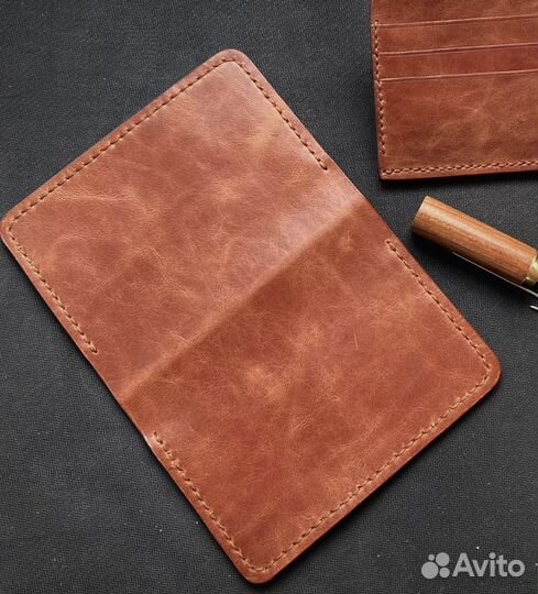 Обложка на паспорт из кожи ручной работы