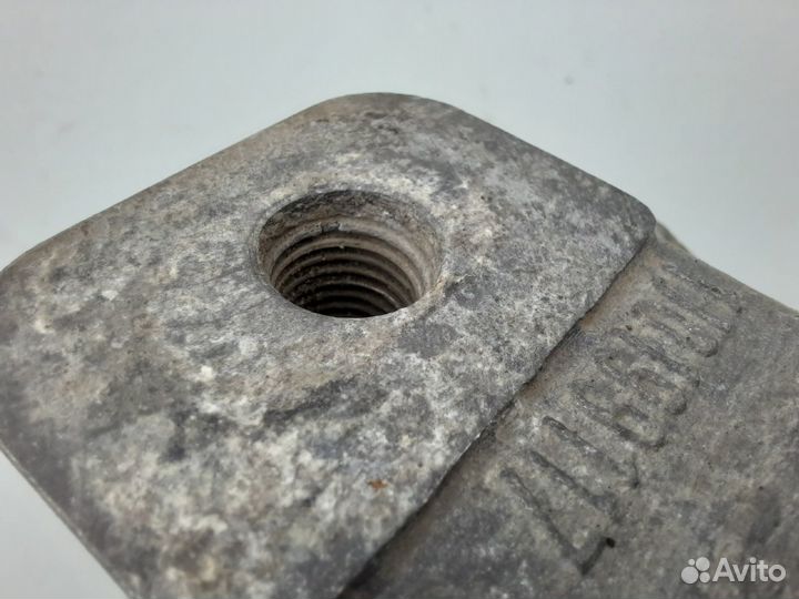 Кронштейн кпп Skoda Octavia A4