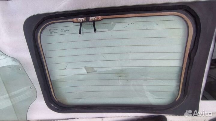 Стекло на largus