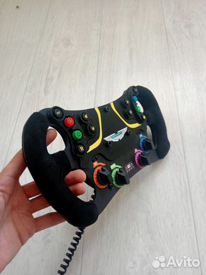 Руль штурвал logitech Thrustmaster Moza