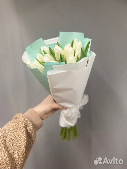 Букет из 17 белых тюльпанов