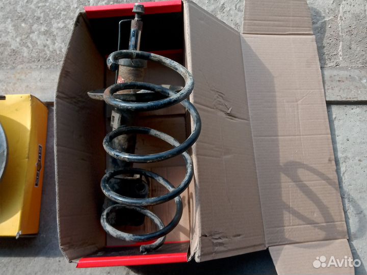 Амортизатор передний с пружиной для Рено fluence