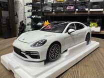 Minichamps Porsche Panamera (113061074) 1:18