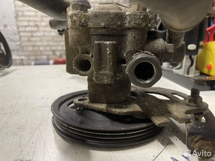 Насос гидроусилителя Nissan Almera Classic B10