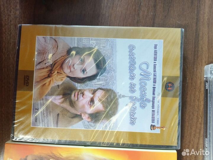 Диски с фильмами и музыкой