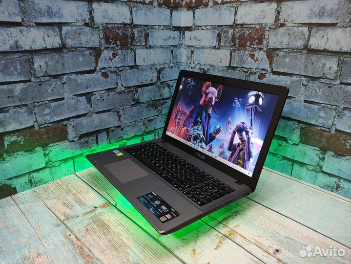 Игровой ноутбук Asus i3/8gb/2 видеокарты