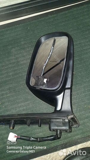 Боковое правое зеркало