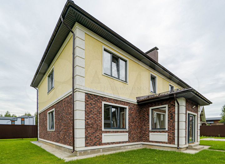 Коттедж 280 м² на участке 6 сот.