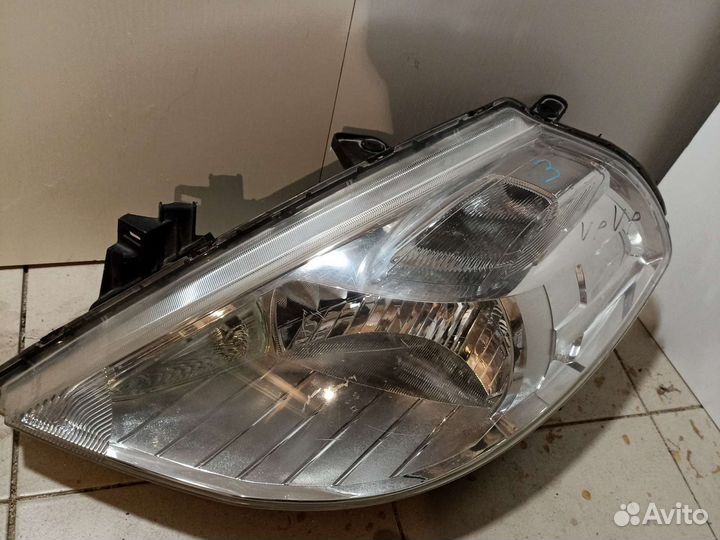 Фара Nissan Tiida C11