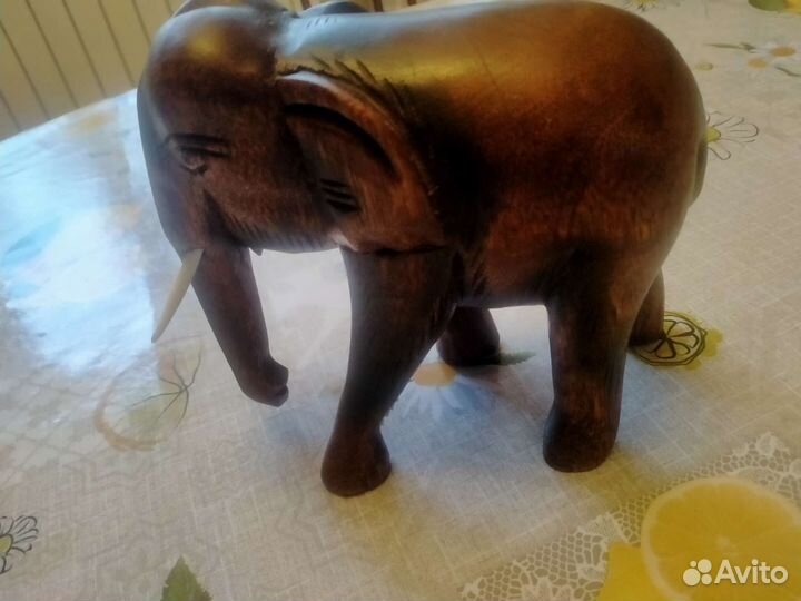Статуэтка слон