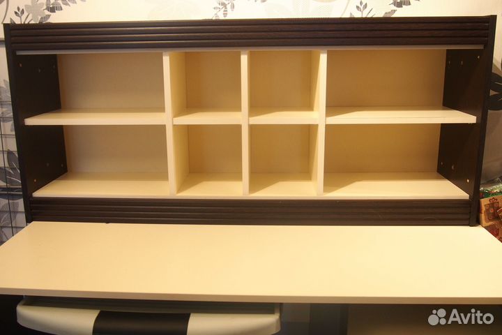 Письменный стол с полкой