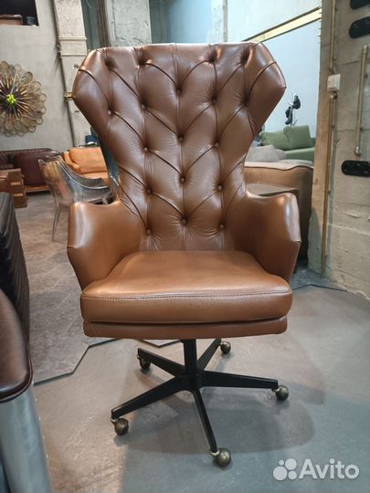 Офисное кресло руководителя
