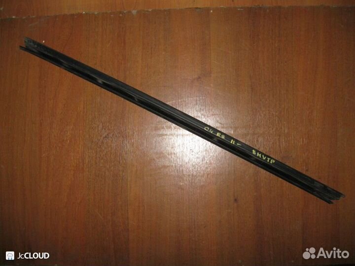 Молдинг стекла на citroen C4 B7