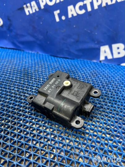 Моторчик заслонок отопителя Nissan Murano Z50