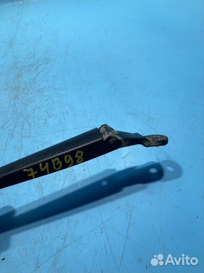 Поводок стеклоочистителя передний Renault Logan 1