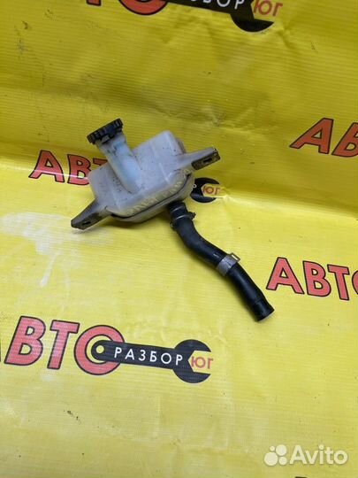 Бачок для тормозной жидкости Nissan Elgrand E51