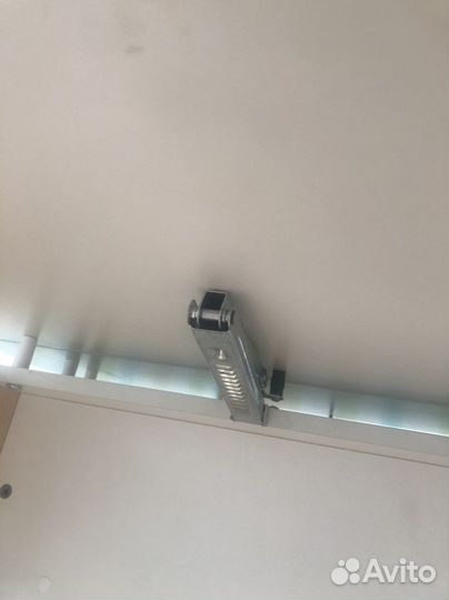 Школьный стол, стеллаж и кресло