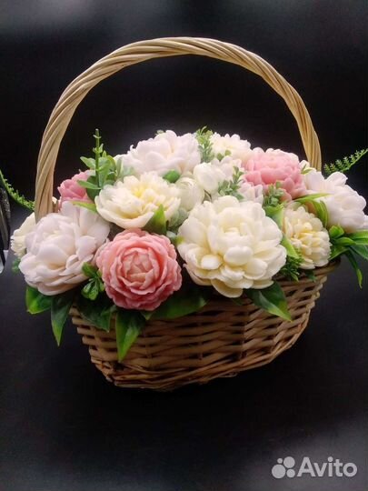Букет в корзине с цветами из мыла