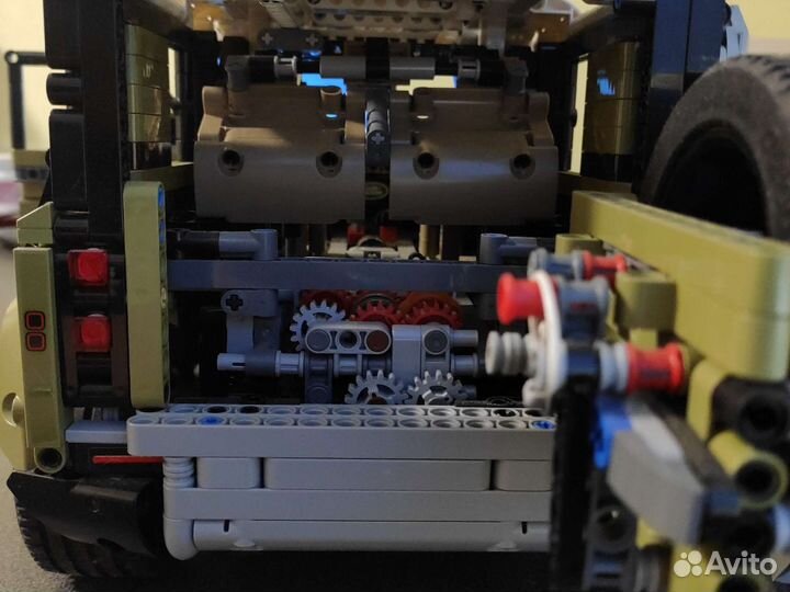 Собран Lego Technic 42110 land rover defender