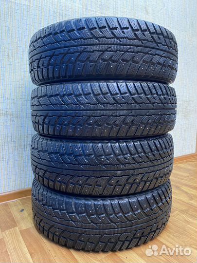 Kumho I'Zen RV Stud KC16 225/70 R16