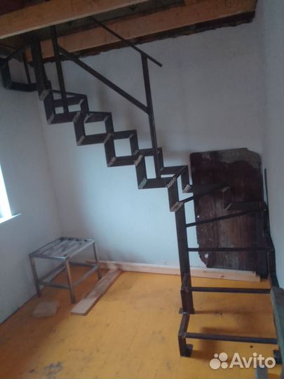 Бюджетные металлические каркасы лестниц