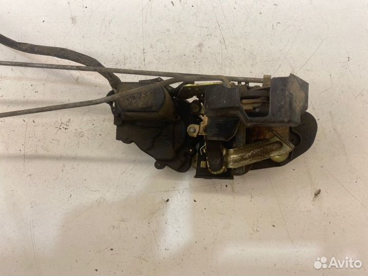 Замок боковой двери задний левый Kia Spectra седан