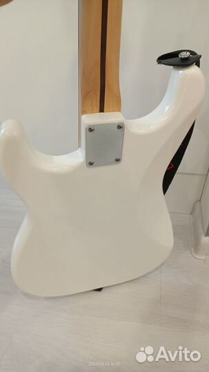 Электрогитара Squier, с комбиком Champion 20