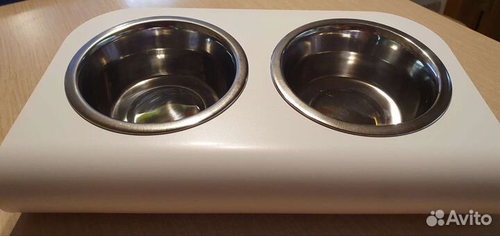 Двойная миска на подставке + подарок Перчатка