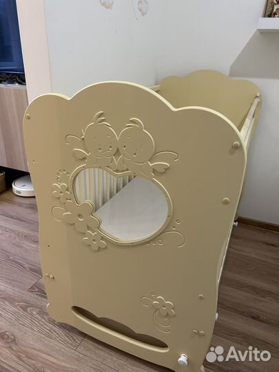 Детская кровать с маятником и ящиком