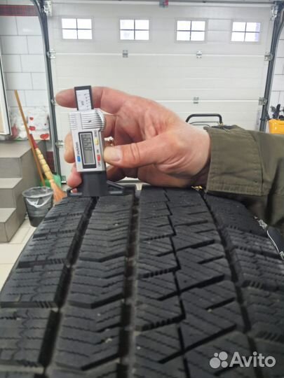 Bridgestone Blizzak Ice 225/45 R19 92S