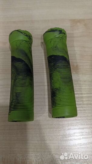 Колеса и грипсы от самоката Duker202