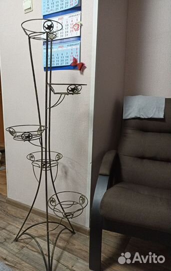 Подставка для цветов напольная металлическая