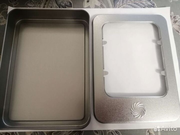 Жестяная коробка