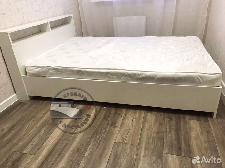 Кровать