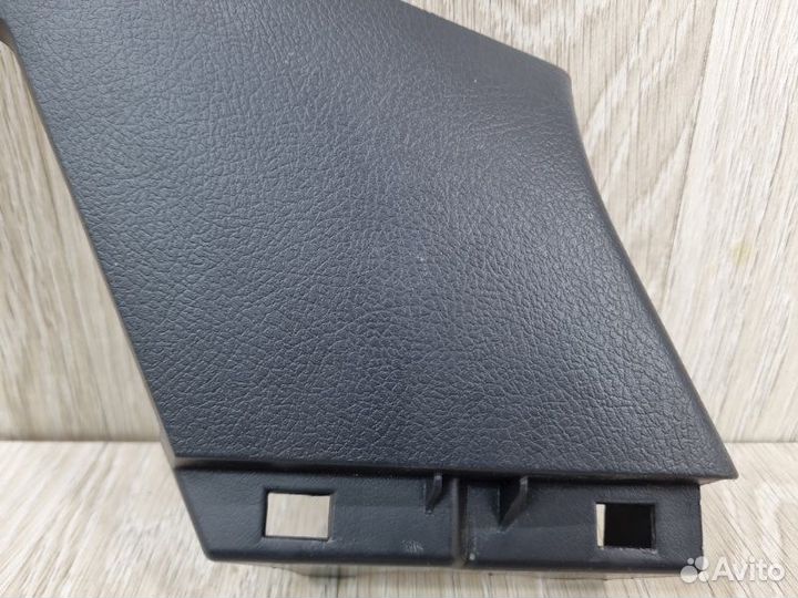 Обшивка стойки задняя левая Toyota Corolla E150