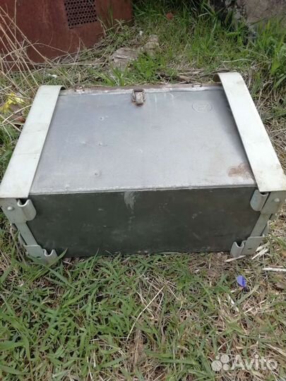 Ящик рыбацкий с полозьями