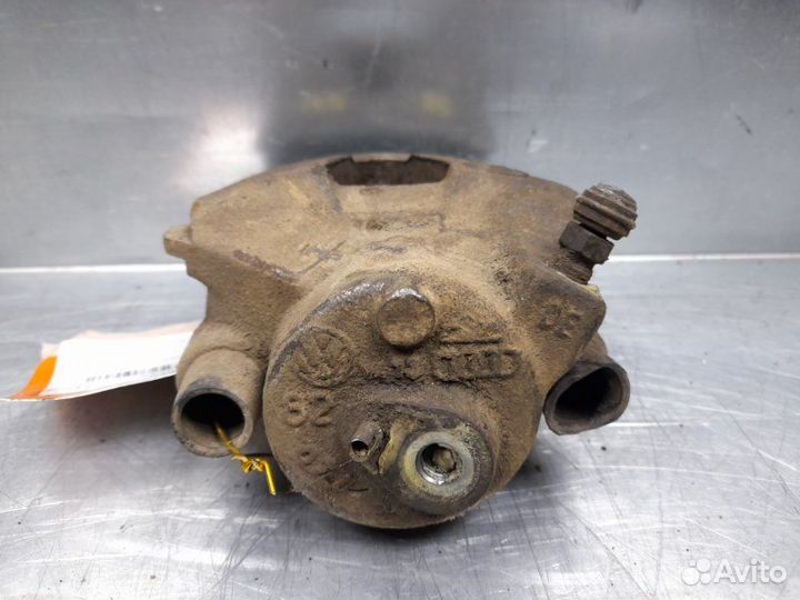 Суппорт тормозной передний правый Volkswagen Golf