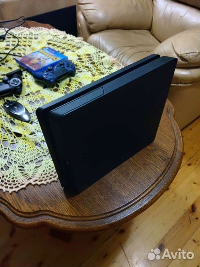 Sony playstation 4 slim