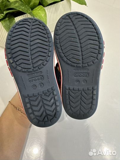 Сандалии crocs c8