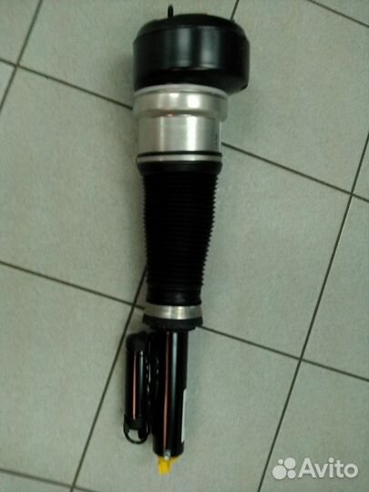 Амортизатор передний Мерседес w221 комплект