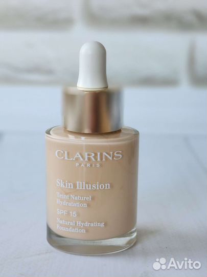 Clarins Увлажняющий тональный крем с легким покрыт