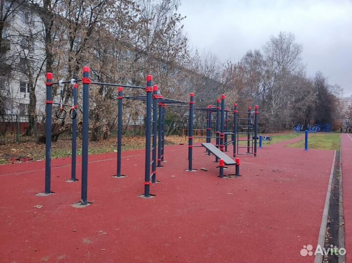 Турник с двумя скамьями для пресса