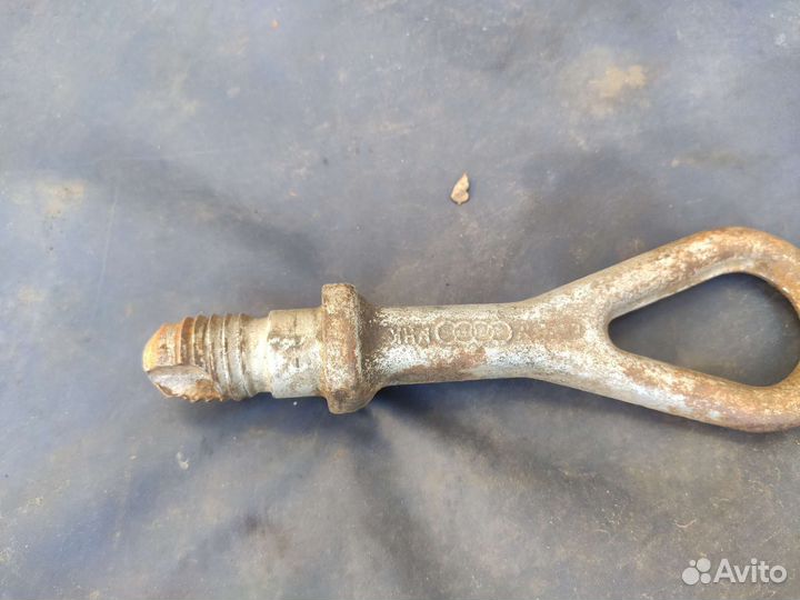 Крюк буксировочный audi a6c5