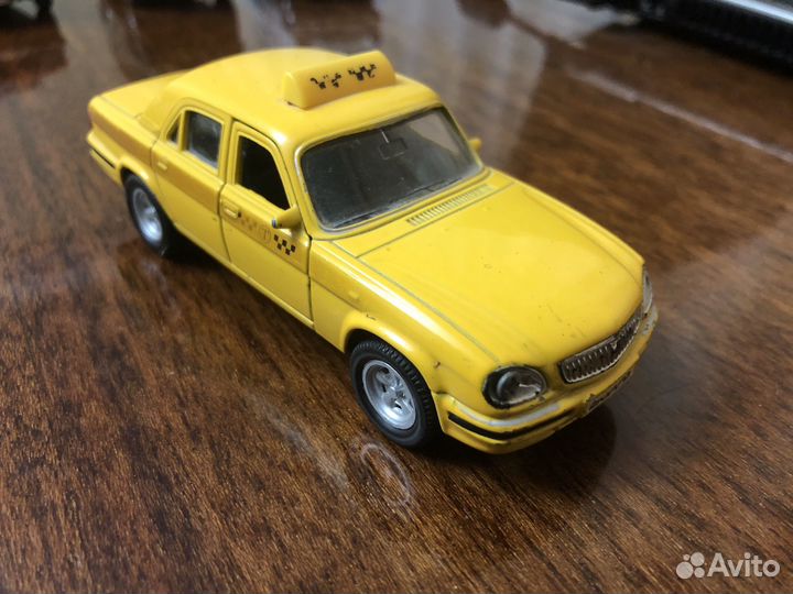 Игрушечные машинки Autotime в среднем состоянии