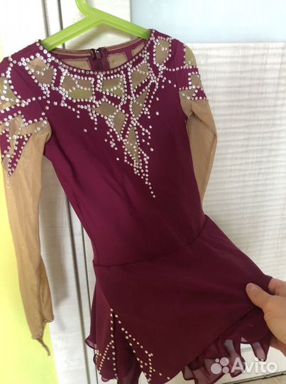 Платье для выступлений по фигурному катанию