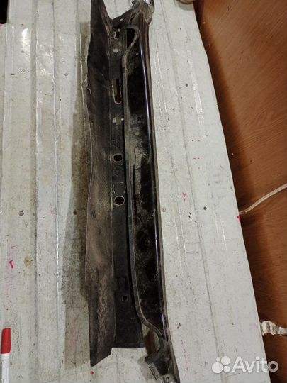 Водосток лобового стекла передний Volkswagen