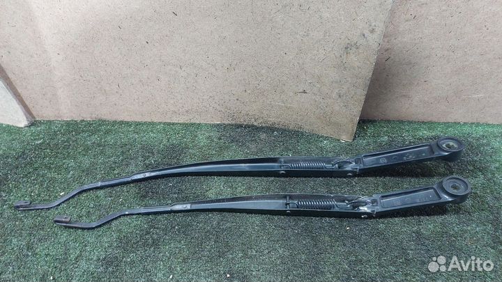 Поводок стеклоочистителя правый,левый Sportage 3
