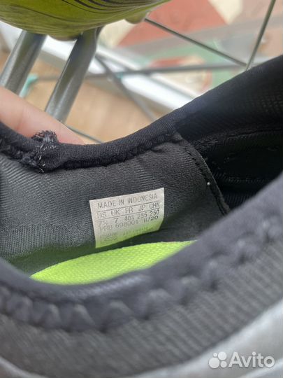 Футбольные бутсы adidas