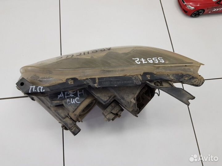 Фара правая (дорестайлинг) (Toyota Avensis)